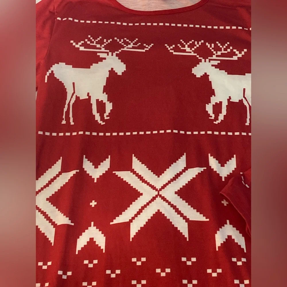 🎁 Red & White Dress with Reindeer Pattern - Picture 2 of 5
